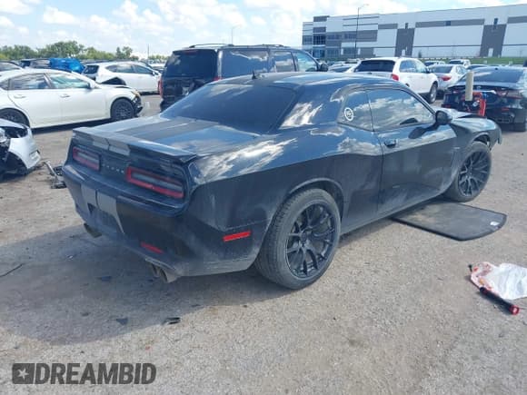 ✅ 2015 Dodge Challenger R/T • VIN: 2C3CDZATXFH747743 • Lot: 43280088. Wystawiony na IAAI z przebiegiem 128 855 mil. Bezpłatny archiwum sprzedaży aukcyjnych z USA i szczegółowy raport historii pojazdu na DreamBid. Zdjęcie 4.