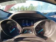 ✅ 2018 Ford Escape SE • VIN: 1FMCU0GD1JUA65519 • Lot: 43677552. Wystawiony na IAAI z przebiegiem 133 860 mil. Bezpłatny archiwum sprzedaży aukcyjnych z USA i szczegółowy raport historii pojazdu na DreamBid. Zdjęcie 7.