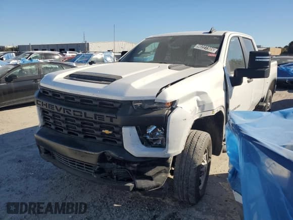 ✅ 2023 Chevrolet Silverado 2500HD Work Truck • VIN: 1GC1YLE7XPF169163 • Lot: 90227305. Wystawiony na Copart z przebiegiem 56 939 mil. Bezpłatny archiwum sprzedaży aukcyjnych z USA i szczegółowy raport historii pojazdu na DreamBid. Zdjęcie 1.