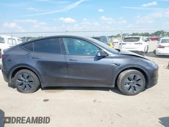 ✅ 2025 Tesla Model Y Long Range • VIN: 7SAYGDED0SA371231 • Lot: 43208101. Listed on IAAI with 7,636 mi. Free auction sales archive from the USA and detailed vehicle history report at DreamBid. Image 13.