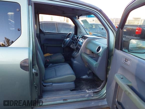 ✅ 2005 Honda Element EX • VIN: 5J6YH18685L009460 • Лот: 43570179. Опубликован ранее на IAAI с пробегом 181 385 миль. Бесплатный доступ к архиву аукционных продаж из США и подробный отчёт об истории автомобиля на DreamBid. Изображение 5.