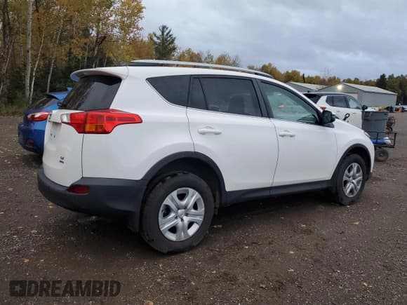 ✅ 2015 Toyota RAV4 LE • VIN: 2T3BFREV7FW332523 • Lot: 85714615. Listed on Copart with 147,455 mi. Free auction sales archive from the USA and detailed vehicle history report at DreamBid. Image 3.