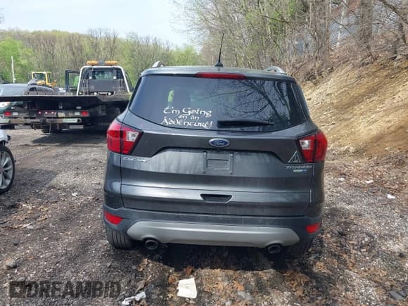 ✅ 2019 Ford Escape Titanium • VIN: 1FMCU9J99KUA43102 • Lot: 42146907. Wystawiony na IAAI z przebiegiem 91 724 mil. Bezpłatny archiwum sprzedaży aukcyjnych z USA i szczegółowy raport historii pojazdu na DreamBid. Zdjęcie 17.