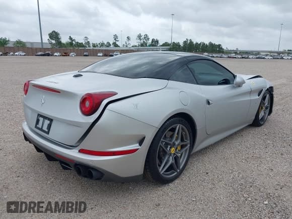 ✅ 2017 Ferrari California T • VIN: ZFF77XJA2H0226113 • Lot: 41445494. Listed on IAAI with 17,032 mi. Free auction sales archive from the USA and detailed vehicle history report at DreamBid. Image 4.