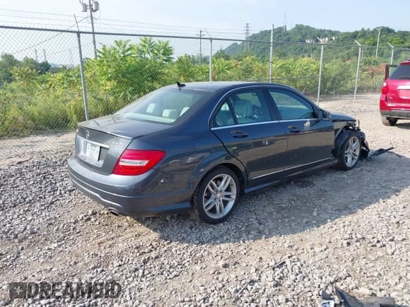✅ 2013 Mercedes-Benz C 300 Sport • VIN: WDDGF8AB1DG109808 • Lot: 42583132. Listed on IAAI with 107,841 mi. Free auction sales archive from the USA and detailed vehicle history report at DreamBid. Image 4.