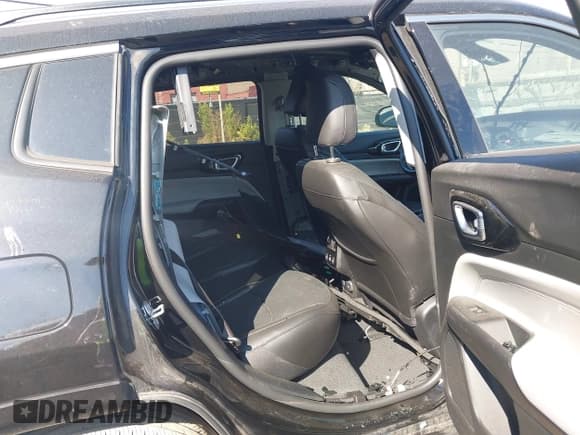 ✅ 2022 Jeep Compass Limited • VIN: 3C4NJDCB0NT185278 • Lot: 43241105. Wystawiony na IAAI z przebiegiem Nie podano. Bezpłatny archiwum sprzedaży aukcyjnych z USA i szczegółowy raport historii pojazdu na DreamBid. Zdjęcie 8.