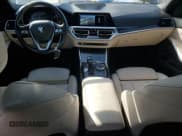 ✅ 2019 BMW 3 Series 330i xDrive • VIN: WBA5R7C51KAJ84287 • Lot: 47026555. Wystawiony na Copart z przebiegiem 86 400 mil. Bezpłatny archiwum sprzedaży aukcyjnych z USA i szczegółowy raport historii pojazdu na DreamBid. Zdjęcie 8.