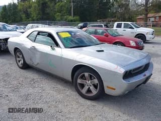 ✅ 2010 Dodge Challenger SE • VIN: 2B3CJ4DV9AH270088 • Lot: 43375338. Wystawiony na IAAI z przebiegiem 139 412 mil. Bezpłatny archiwum sprzedaży aukcyjnych z USA i szczegółowy raport historii pojazdu na DreamBid. Zdjęcie 1.