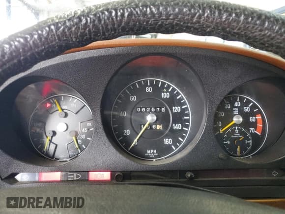 ✅ 1974 Mercedes-Benz SLC • VIN: 10702412005861 • Лот: 84430165. Опубликован ранее на Copart с пробегом 82 578 миль. Бесплатный доступ к архиву аукционных продаж из США и подробный отчёт об истории автомобиля на DreamBid. Изображение 9.