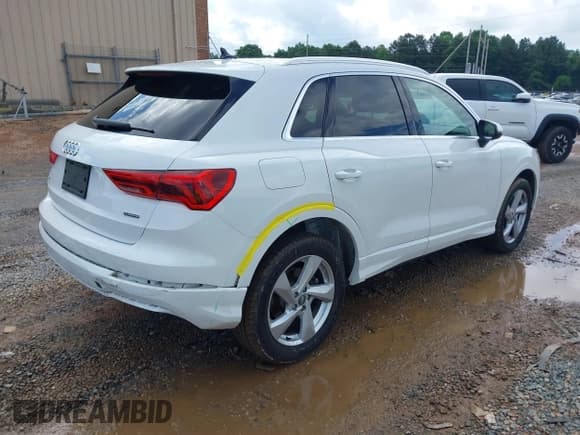 ✅ 2020 Audi Q3 Premium • VIN: WA1AECF31L1052769 • Lot: 42233376. Wystawiony na IAAI z przebiegiem 84 575 mil. Bezpłatny archiwum sprzedaży aukcyjnych z USA i szczegółowy raport historii pojazdu na DreamBid. Zdjęcie 4.