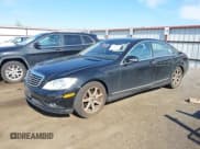 ✅ 2009 Mercedes-Benz S 550 • VIN: WDDNG86X39A239303 • Lot: 42866940. Wystawiony na IAAI z przebiegiem 111 033 mil. Bezpłatny archiwum sprzedaży aukcyjnych z USA i szczegółowy raport historii pojazdu na DreamBid. Zdjęcie 2.