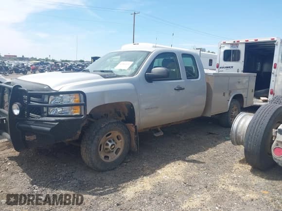 ✅ 2011 Chevrolet Silverado 2500HD • VIN: 1GB2KVCG0BZ409840 • Lot: 42944133. Wystawiony na IAAI z przebiegiem Nie podano. Bezpłatny archiwum sprzedaży aukcyjnych z USA i szczegółowy raport historii pojazdu na DreamBid. Zdjęcie 17.