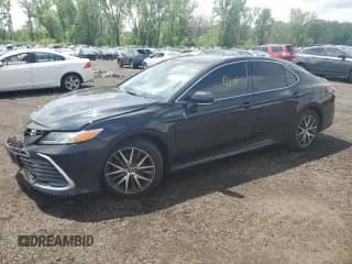 2022 Toyota Camry XLE с VIN 4T1F11AK7NU034073, выставлен на аукционе Copart как лот 57094255 с пробегом 65 899 миль миль и Списание • Salvage title. История ставок и продаж доступна на DreamBid. Изображение 1.