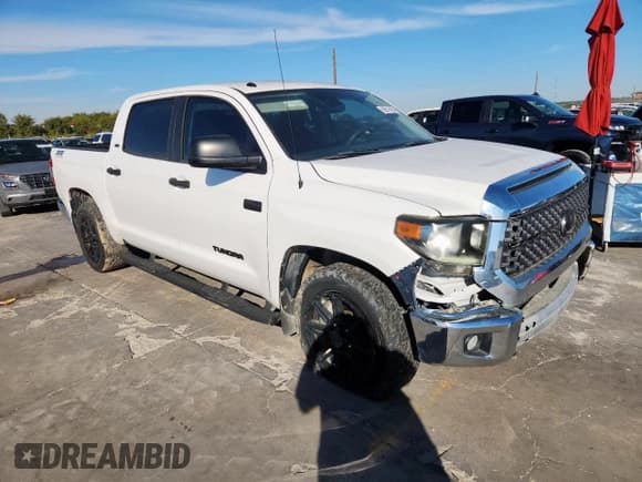 ✅ 2018 Toyota Tundra SR5 • VIN: 5TFEY5F12JX235990 • Лот: 90516355. Опубликован ранее на Copart с пробегом 102 420 миль. Бесплатный доступ к архиву аукционных продаж из США и подробный отчёт об истории автомобиля на DreamBid. Изображение 4.