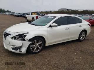 2015 Nissan Altima SL z VIN 1N4AL3AP2FC145840, wystawiony jako Copart lot #84608305 z przebiegiem 144 933 mil mil oraz Szkoda całkowita • Salvage title. Historia ofert i sprzedaży dostępna na DreamBid. Obrazek 1.