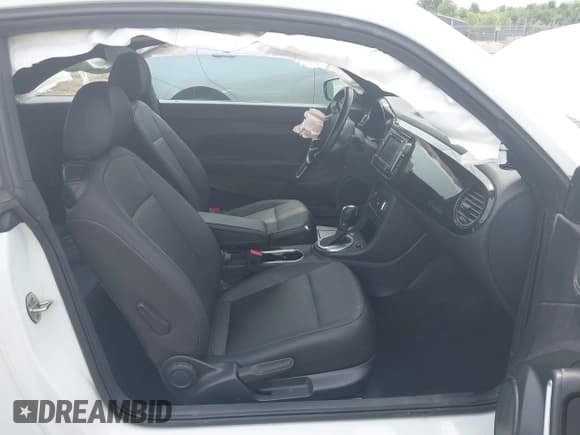 ✅ 2018 Volkswagen Beetle S • VIN: 3VWFD7ATXJM710356 • Lot: 42442969. Listed on IAAI with 52,121 mi. Free auction sales archive from the USA and detailed vehicle history report at DreamBid. Image 5.