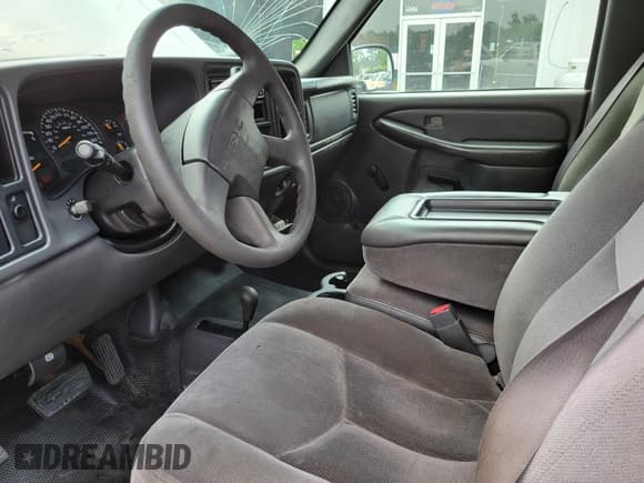 ✅ 2003 GMC Sierra 2500HD SLT • VIN: 1GTHK23103F130049 • Lot: 42122777. Listed on IAAI with 213,546 mi. Free auction sales archive from the USA and detailed vehicle history report at DreamBid. Image 5.