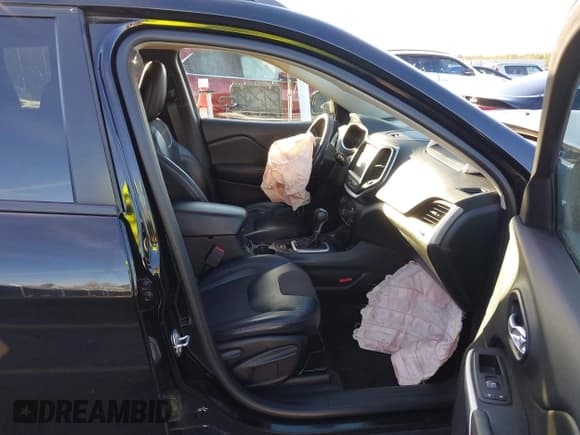 ✅ 2017 Jeep Cherokee Trailhawk • VIN: 1C4PJMBS3HW584386 • Lot: 41347068. Wystawiony na IAAI z przebiegiem 80 598 mil. Bezpłatny archiwum sprzedaży aukcyjnych z USA i szczegółowy raport historii pojazdu na DreamBid. Zdjęcie 5.