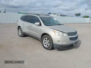 2010 Chevrolet Traverse 2LT z VIN 1GNLRGED8AJ197283, wystawiony jako IAAI lot #43470857 z przebiegiem 228 117 mil mil oraz . Historia ofert i sprzedaży dostępna na DreamBid. Obrazek 1.