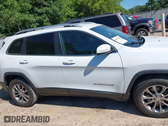 ✅ 2019 Jeep Cherokee Latitude Plus • VIN: 1C4PJLLX9KD284682 • Lot: 42777980. Listed on IAAI with 92,511 mi. Free auction sales archive from the USA and detailed vehicle history report at DreamBid. Image 13.