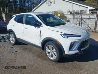 ✅ 2025 Buick Encore GX Preferred • VIN: KL4AMCSLXSB043439 • Lot: 43462916. Wystawiony na IAAI z przebiegiem Nie podano. Bezpłatny archiwum sprzedaży aukcyjnych z USA i szczegółowy raport historii pojazdu na DreamBid. Zdjęcie 1.