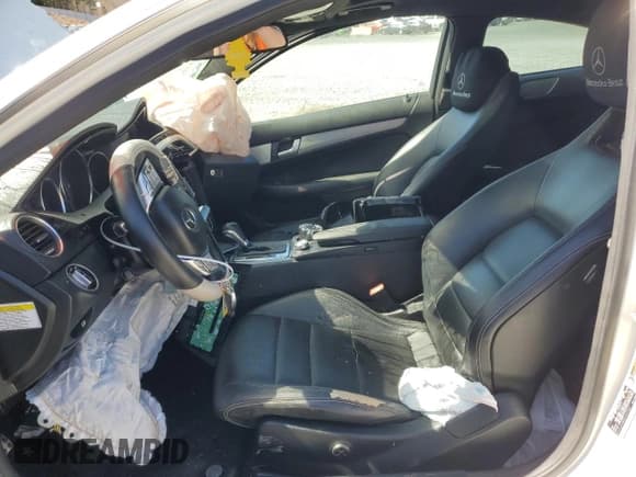 ✅ 2013 Mercedes-Benz C 250 • VIN: WDDGJ4HB4DF965560 • Lot: 47446645. Wystawiony na Copart z przebiegiem 179 230 mil. Bezpłatny archiwum sprzedaży aukcyjnych z USA i szczegółowy raport historii pojazdu na DreamBid. Zdjęcie 7.