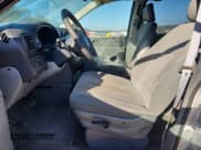 ✅ 2007 Dodge Caravan SE • VIN: 1D4GP25R17B238437 • Lot: 87222505. Wystawiony na Copart z przebiegiem 121 143 mil. Bezpłatny archiwum sprzedaży aukcyjnych z USA i szczegółowy raport historii pojazdu na DreamBid. Zdjęcie 7.