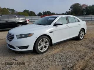 ✅ 2015 Ford Taurus SEL • VIN: 1FAHP2E85FG149731 • Lot: 93230235. Wystawiony na Copart z przebiegiem 130 964 mil. Bezpłatny archiwum sprzedaży aukcyjnych z USA i szczegółowy raport historii pojazdu na DreamBid. Zdjęcie 1.