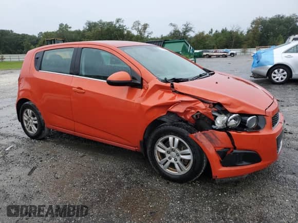 ✅ 2013 Chevrolet Sonic LT • VIN: 1G1JC6SHXD4142896 • Лот: 75015374. Размещён на Copart с пробегом 150 472 миль миль. Получите бесплатный доступ к архиву аукционных продаж из США и посмотрите подробный отчёт об истории автомобиля на DreamBid. Изображение 4.