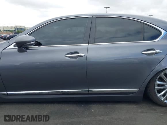 ✅ 2013 Lexus LS 460 • VIN: JTHBL5EF4D5124192 • Lot: 42117321. Wystawiony na IAAI z przebiegiem 177 989 mil. Bezpłatny archiwum sprzedaży aukcyjnych z USA i szczegółowy raport historii pojazdu na DreamBid. Zdjęcie 15.