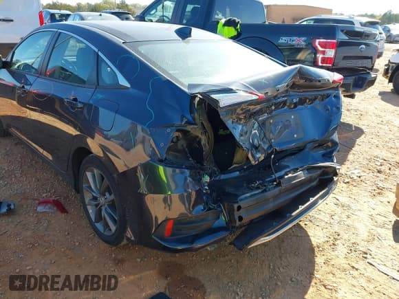 ✅ 2019 Honda Civic EX • VIN: 19XFC1F30KE009977 • Lot: 43429352. Listed on IAAI with 30,532 mi. Free auction sales archive from the USA and detailed vehicle history report at DreamBid. Image 6.