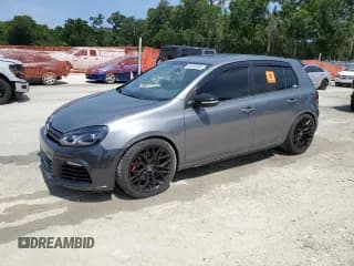 ✅ 2012 Volkswagen Golf GTI w/Conv & Sunroof PZEV • VIN: WVWHD7AJ4CW274259 • Lot: 58086095. Wystawiony na Copart z przebiegiem 161 310 mil. Bezpłatny archiwum sprzedaży aukcyjnych z USA i szczegółowy raport historii pojazdu na DreamBid. Zdjęcie 1.