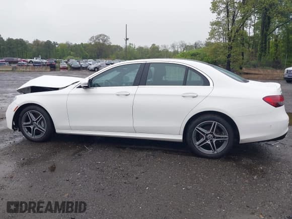 ✅ 2023 Mercedes-Benz E 350 • VIN: W1KZF8EB3PB099299 • Lot: 42202634. Listed on IAAI with 24,157 mi. Free auction sales archive from the USA and detailed vehicle history report at DreamBid. Image 14.