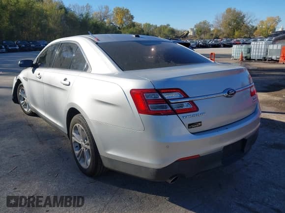 ✅ 2015 Ford Taurus SEL • VIN: 1FAHP2E83FG168245 • Лот: 43610800. Опубликован ранее на IAAI с пробегом 221 817 миль. Бесплатный доступ к архиву аукционных продаж из США и подробный отчёт об истории автомобиля на DreamBid. Изображение 3.