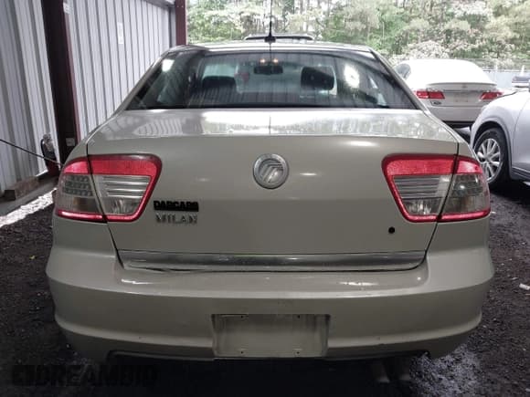 ✅ 2008 Mercury Milan • VIN: 3MEHM07Z38R663276 • Lot: 42468805. Listed on IAAI with 124,173 mi. Free auction sales archive from the USA and detailed vehicle history report at DreamBid. Image 16.