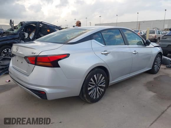 ✅ 2024 Nissan Altima SV • VIN: 1N4BL4DV1RN325646 • Lot: 43740877. Listed on IAAI with 47,338 mi. Free auction sales archive from the USA and detailed vehicle history report at DreamBid. Image 4.