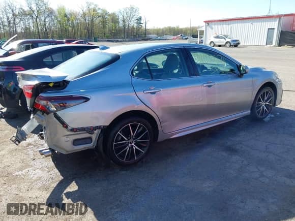 2023 Toyota Camry SE с VIN 4T1G11BKXPU098596, выставлен на аукционе IAAI как лот 42050571 с пробегом 22 817 миль миль и . История ставок и продаж доступна на DreamBid. Изображение 4.