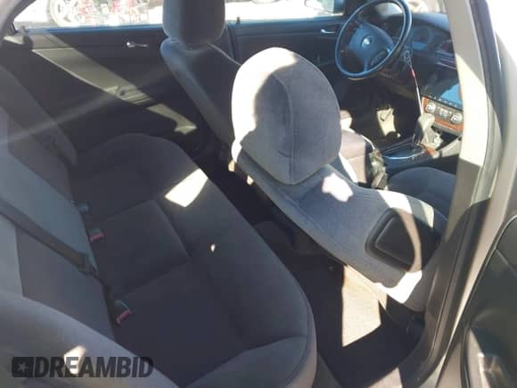 2010 Chevrolet Impala LT z VIN 2G1WB5EKXA1235564, wystawiony jako IAAI lot #43556374 z przebiegiem 280 357 mil mil oraz . Historia ofert i sprzedaży dostępna na DreamBid. Obrazek 8.