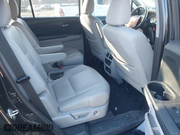 ✅ 2019 Honda Pilot Touring 7-Passenger • VIN: 5FNYF6H65KB061796 • Lot: 41650857. Wystawiony na IAAI z przebiegiem 122 417 mil. Bezpłatny archiwum sprzedaży aukcyjnych z USA i szczegółowy raport historii pojazdu na DreamBid. Zdjęcie 8.