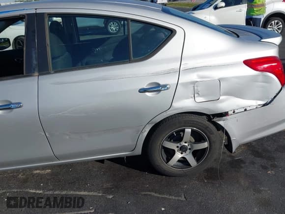 ✅ 2015 Nissan Versa S Plus • VIN: 3N1CN7AP4FL800818 • Lot: 43714793. Listed on IAAI with 133,199 mi. Free auction sales archive from the USA and detailed vehicle history report at DreamBid. Image 6.