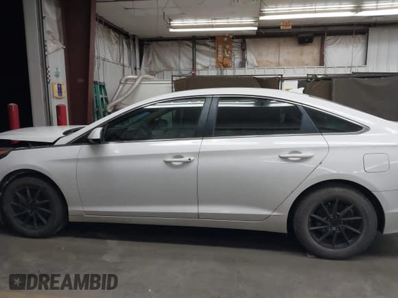 ✅ 2017 Hyundai Sonata SE • VIN: 5NPE24AF7HH546349 • Lot: 43187273. Wystawiony na IAAI z przebiegiem 104 949 mil. Bezpłatny archiwum sprzedaży aukcyjnych z USA i szczegółowy raport historii pojazdu na DreamBid. Zdjęcie 15.