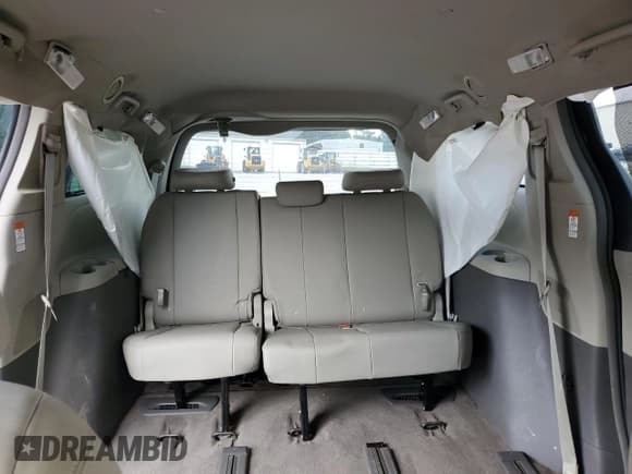 ✅ 2017 Toyota Sienna XLE • VIN: 5TDDZ3DC5HS152443 • Lot: 64986345. Listed on Copart with Not provided. Free auction sales archive from the USA and detailed vehicle history report at DreamBid. Image 10.