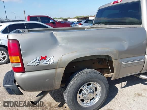 ✅ 2002 Chevrolet Silverado 2500HD LS • VIN: 1GCHK23U22F147301 • Lot: 43522784. Wystawiony na IAAI z przebiegiem 161 198 mil. Bezpłatny archiwum sprzedaży aukcyjnych z USA i szczegółowy raport historii pojazdu na DreamBid. Zdjęcie 17.