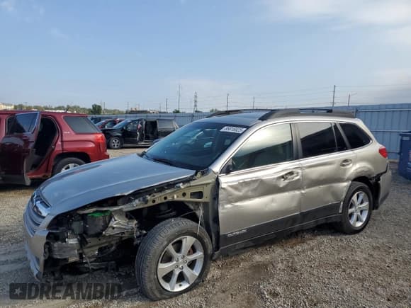 ✅ 2014 Subaru Outback Limited • VIN: 4S4BRCLC1E3268529 • Lot: 85816925. Listed on Copart with 154,672 mi. Free auction sales archive from the USA and detailed vehicle history report at DreamBid. Image 1.