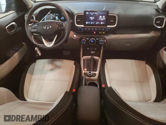 ✅ 2025 Hyundai Venue SEL • VIN: KMHRC8A36SU358247 • Lot: 43456575. Listed on Copart with 3,642 mi. Free auction sales archive from the USA and detailed vehicle history report at DreamBid. Image 8.