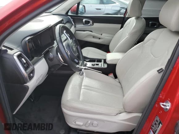 ✅ 2021 Kia Sorento EX • VIN: KNDRH4LG2M5033056 • Lot: 92858905. Wystawiony na Copart z przebiegiem 52 590 mil. Bezpłatny archiwum sprzedaży aukcyjnych z USA i szczegółowy raport historii pojazdu na DreamBid. Zdjęcie 7.