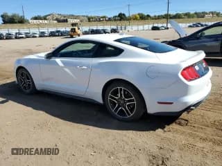 ✅ 2021 Ford Mustang EcoBoost • VIN: 1FA6P8TH1M5115985 • Лот: 82544945. Опубликован ранее на Copart с пробегом 82 987 миль. Бесплатный доступ к архиву аукционных продаж из США и подробный отчёт об истории автомобиля на DreamBid. Изображение 2.