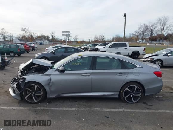 ✅ 2022 Honda Accord Sport • VIN: 1HGCV1F33NA036466 • Lot: 43638495. Listed on IAAI with 5,105 mi. Free auction sales archive from the USA and detailed vehicle history report at DreamBid. Image 14.