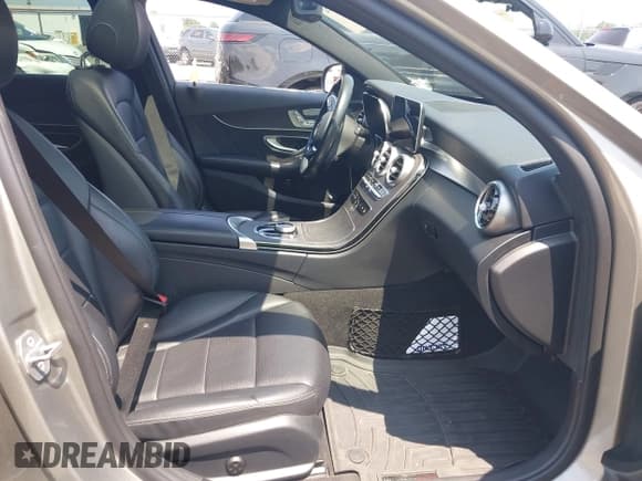 ✅ 2020 Mercedes-Benz C 300 • VIN: 55SWF8EB7LU332961 • Lot: 42841652. Wystawiony na IAAI z przebiegiem 42 472 mil. Bezpłatny archiwum sprzedaży aukcyjnych z USA i szczegółowy raport historii pojazdu na DreamBid. Zdjęcie 5.