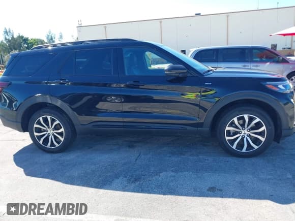 ✅ 2025 Ford Explorer ST-Line • VIN: 1FMUK8KH1SGB31313 • Lot: 43393387. Wystawiony na IAAI z przebiegiem 23 800 mil. Bezpłatny archiwum sprzedaży aukcyjnych z USA i szczegółowy raport historii pojazdu na DreamBid. Zdjęcie 14.